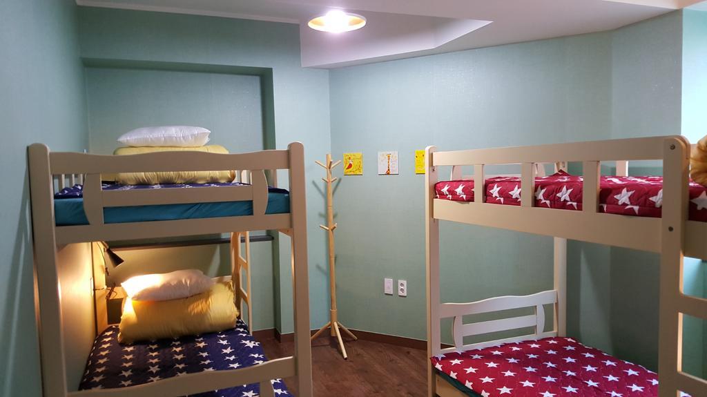 בוסאן Sky Island Guesthouse חדר תמונה